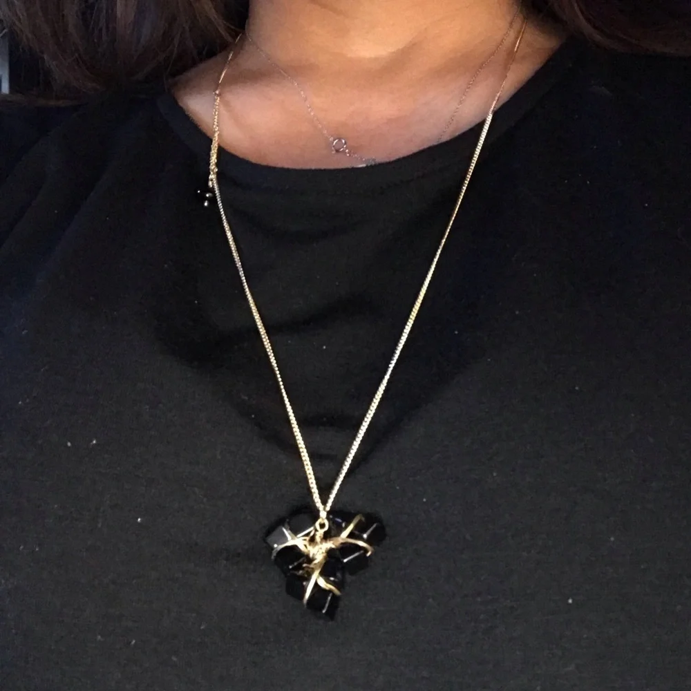 Farah Jewelry stone color black
